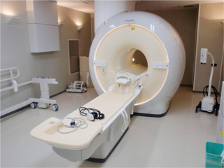 1.5T-MRI装置（診療支援棟にて稼働）